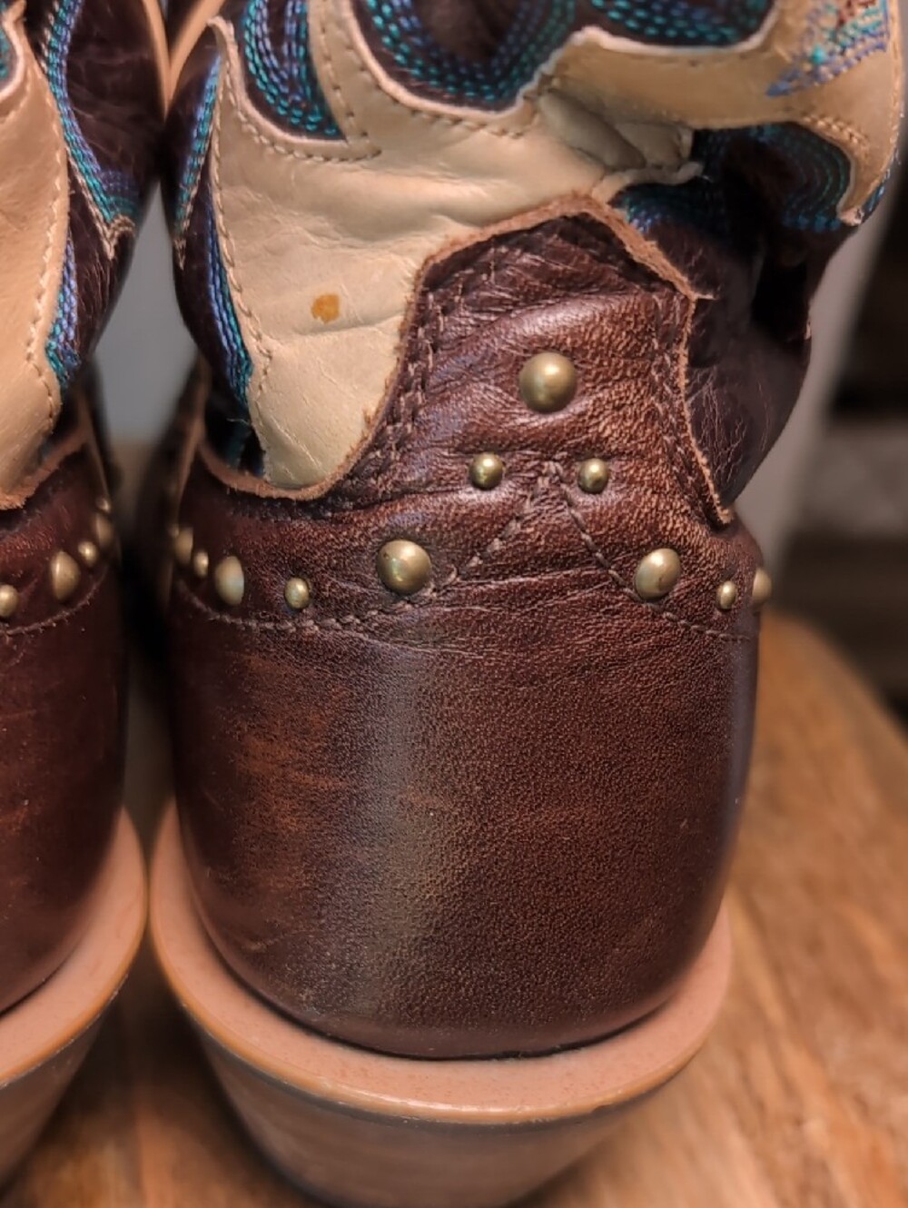 Ariat Leather Western Cowgirl Boots with Blue and Cream Embroidery - Picture 9 of 14